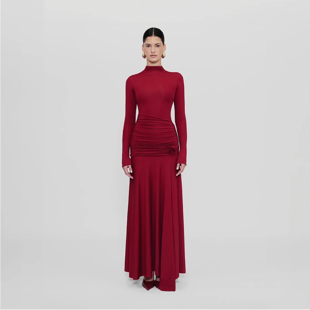 MAYGEL CORONEL MAGEIA DRESS CARMESI Elegant Red Long Sleeve Dress